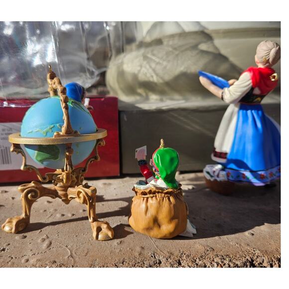 2001 Hallmark Keepsake Ornament Collector Club "Lettera, Globus, & Mrs. Claus" - Picture 7 of 10